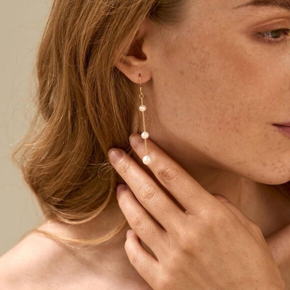 Women's White Pearl Drop Dangle Earrings Elegant Lightweight Casual Jewelry - Picture 4 of 7